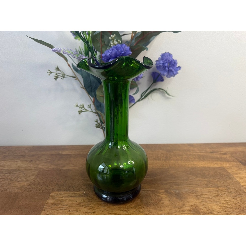 Vintage Emerald Green Hand Blown Art Glass Vase Ruffled Rim MCM Retro Decor‎